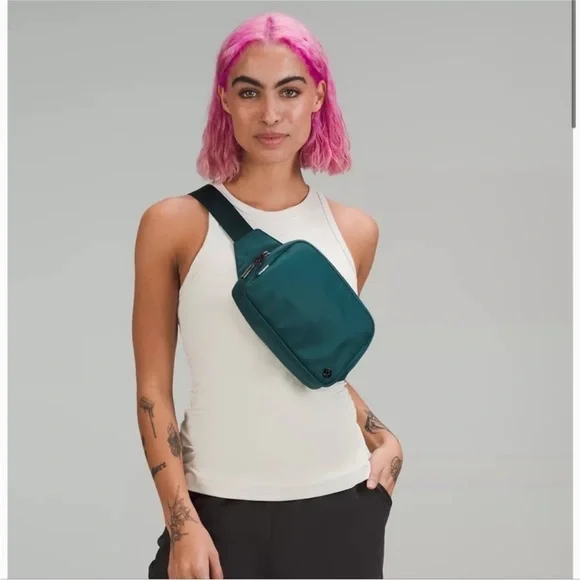 NWT Lululemon Velour Everywhere Belt Bag - Picture 3 of 10